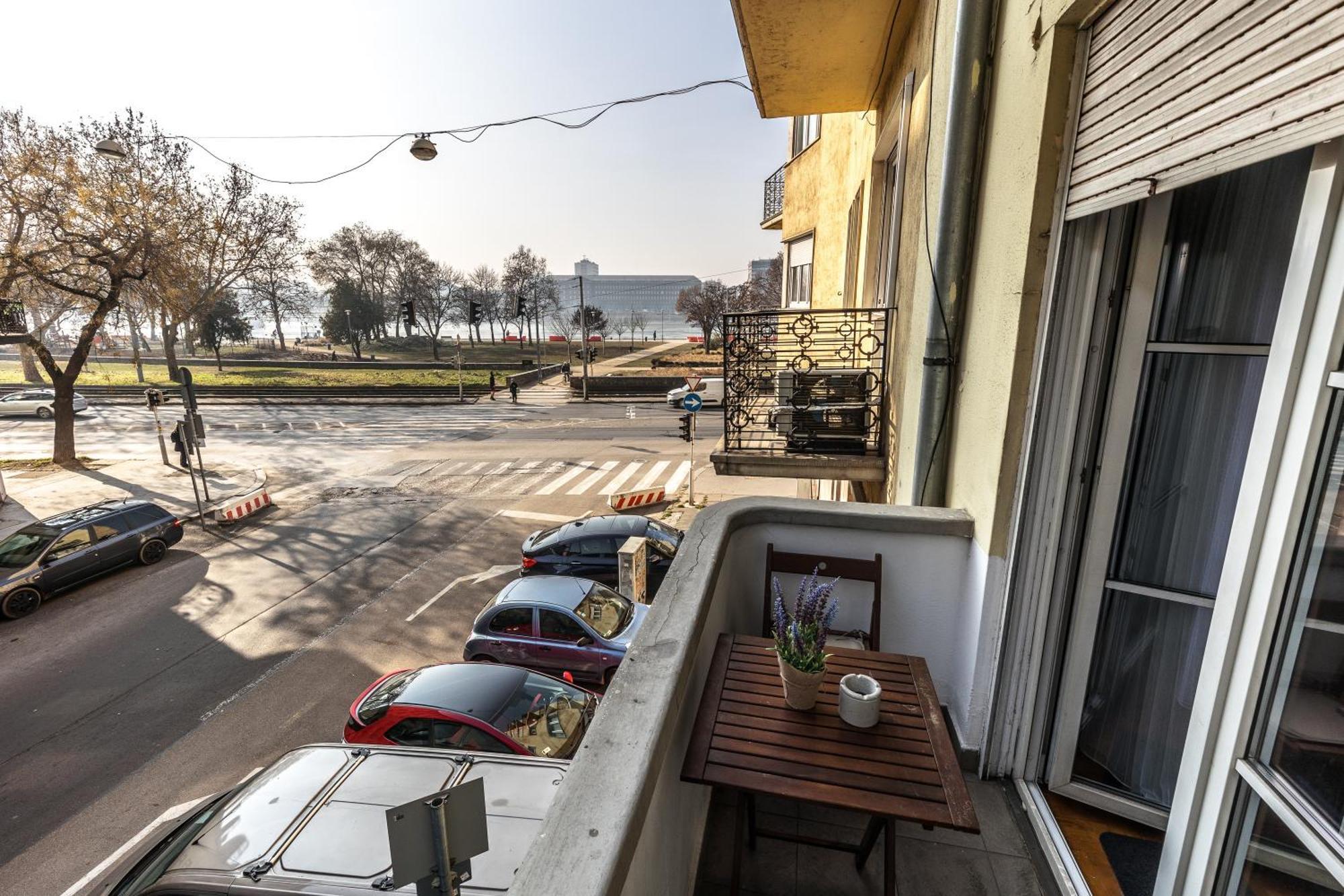 Bright & Spacious Riverside Apartment With Balcony Budapest Luaran gambar