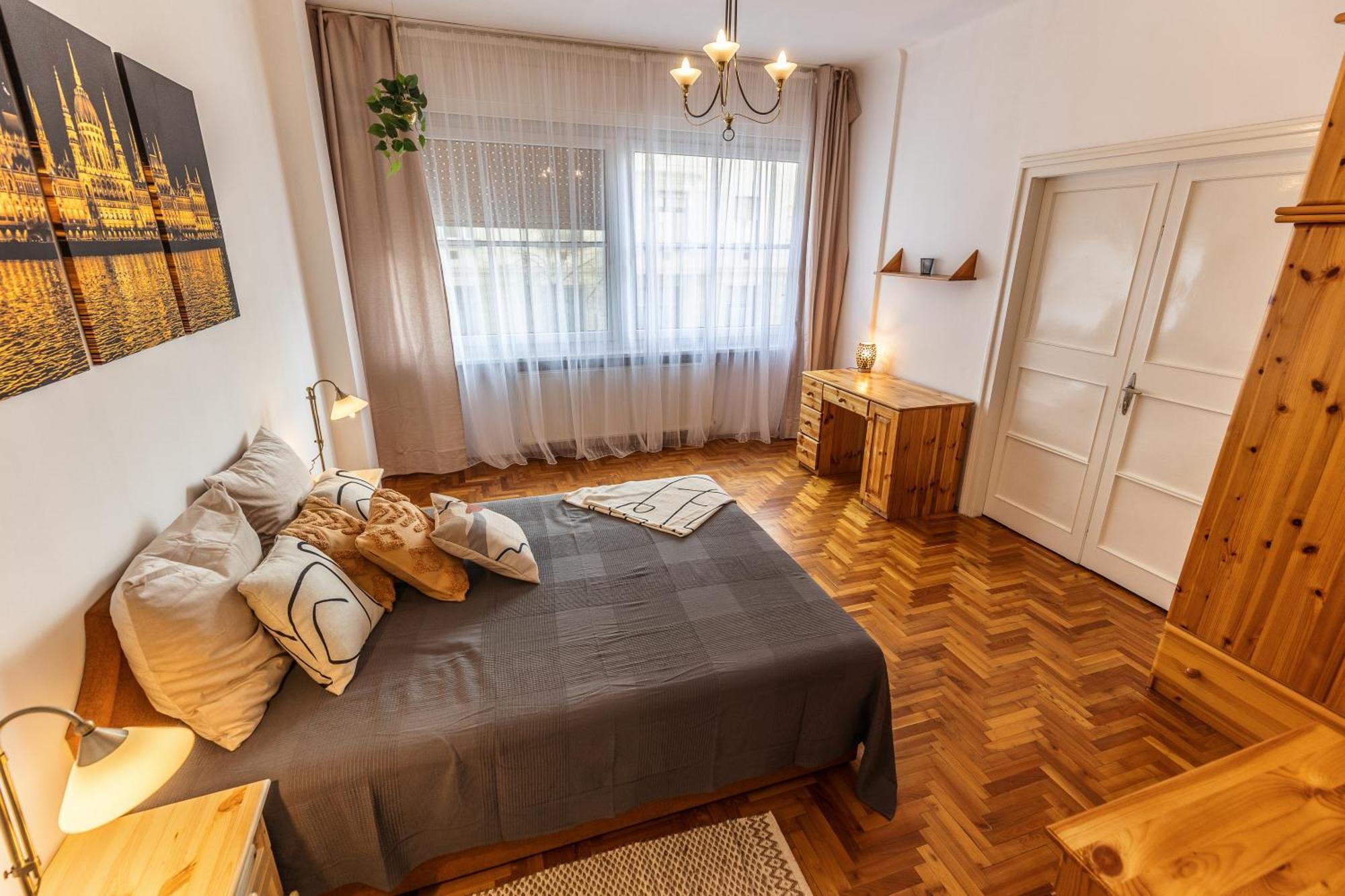 Bright & Spacious Riverside Apartment With Balcony Budapest Luaran gambar