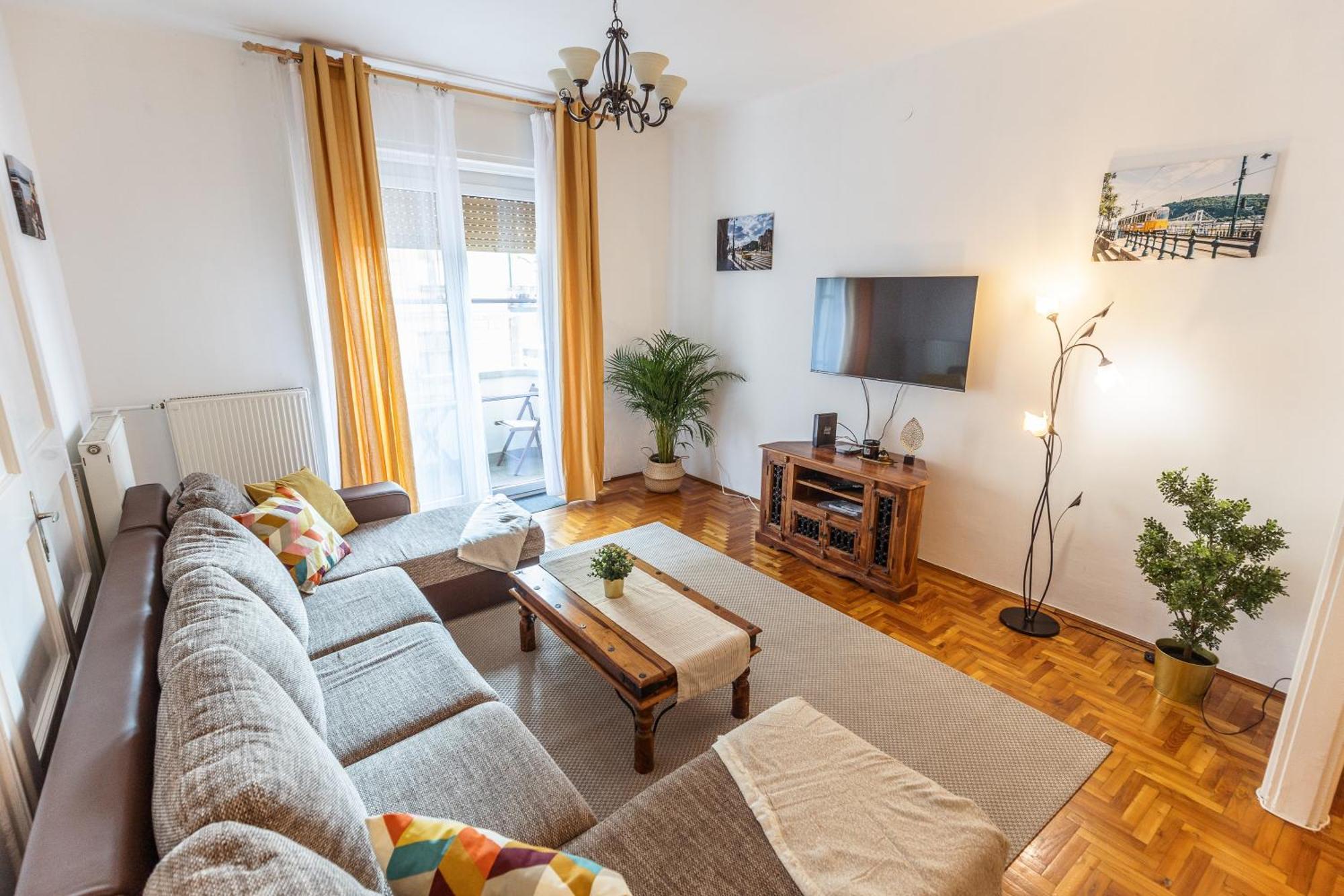 Bright & Spacious Riverside Apartment With Balcony Budapest Luaran gambar