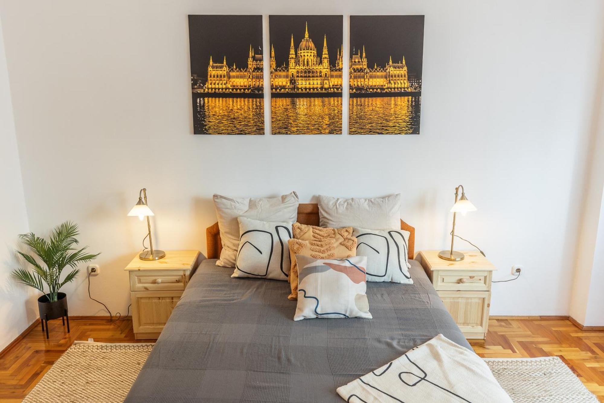 Bright & Spacious Riverside Apartment With Balcony Budapest Luaran gambar