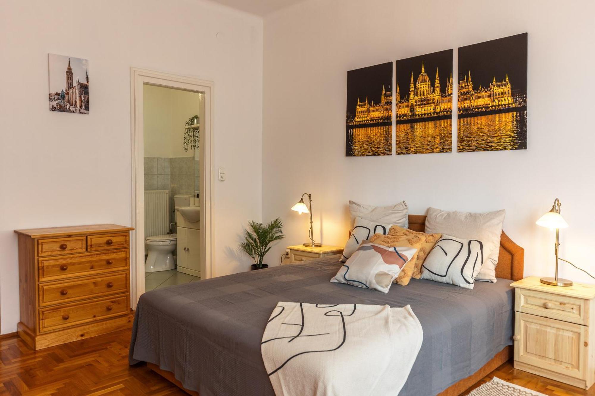 Bright & Spacious Riverside Apartment With Balcony Budapest Luaran gambar