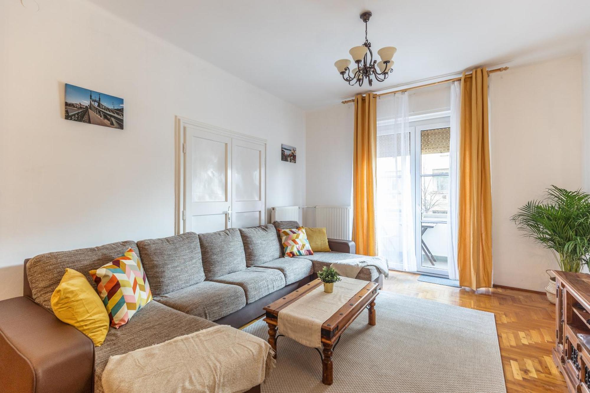 Bright & Spacious Riverside Apartment With Balcony Budapest Luaran gambar
