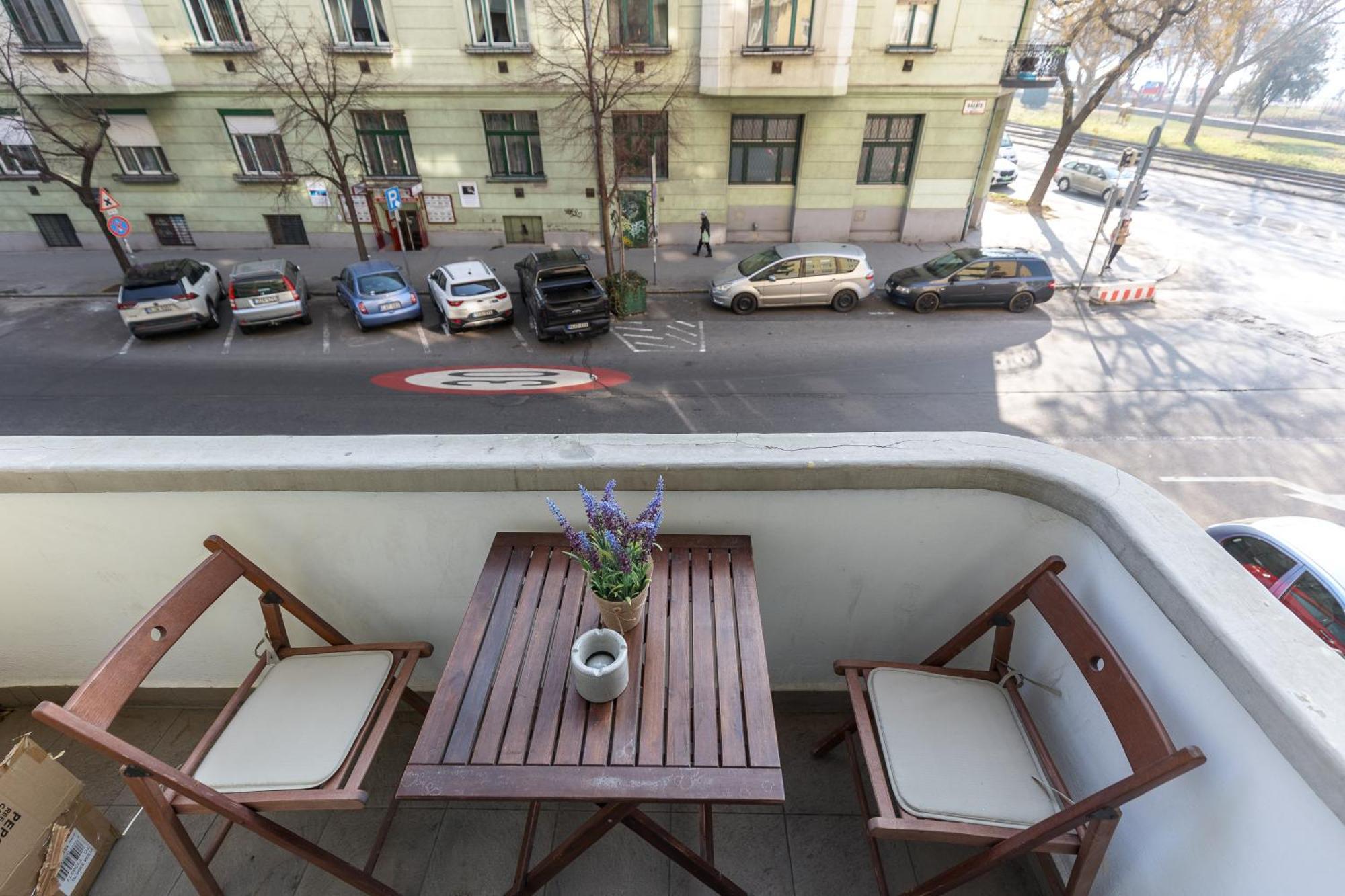 Bright & Spacious Riverside Apartment With Balcony Budapest Luaran gambar
