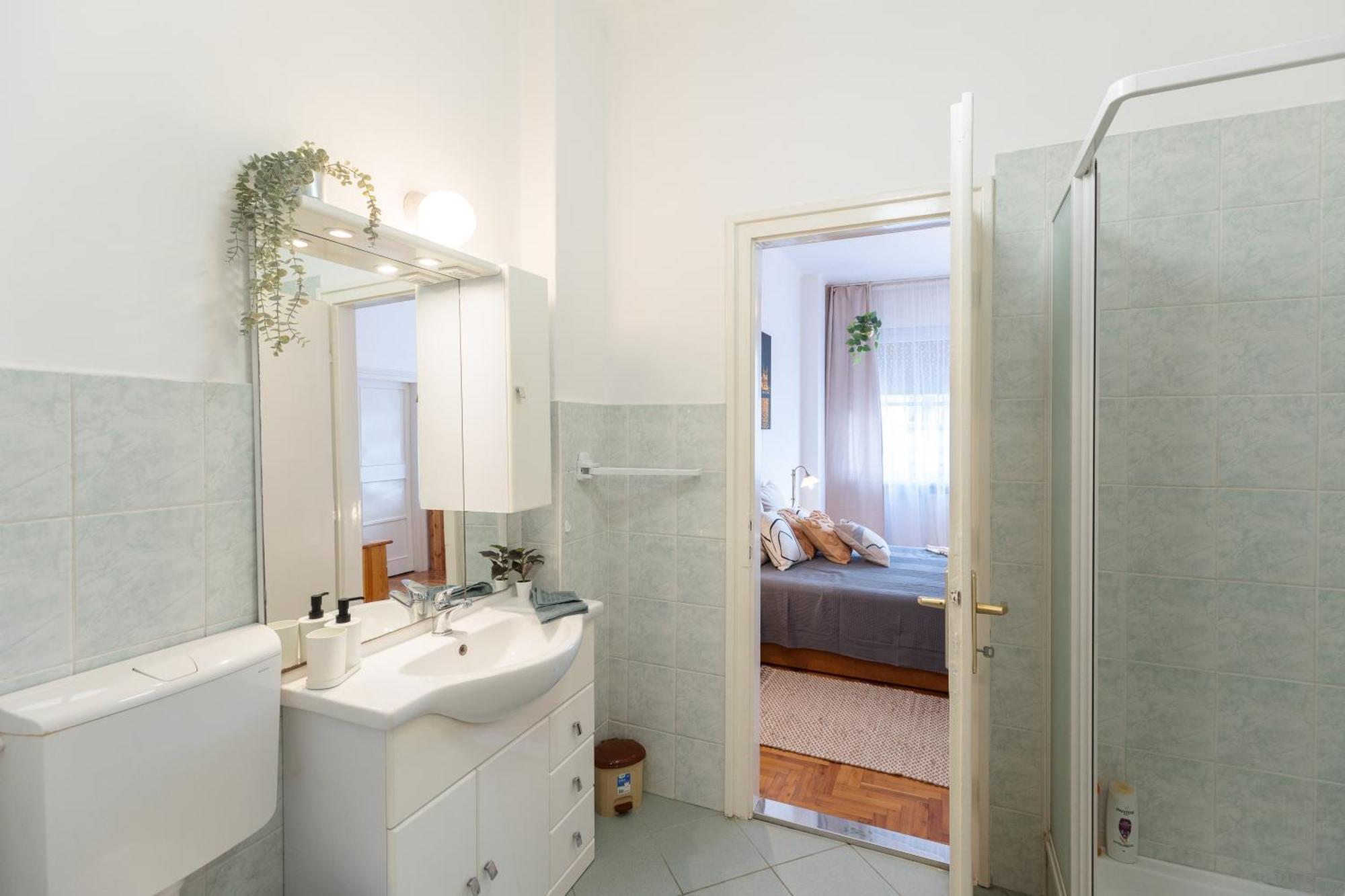 Bright & Spacious Riverside Apartment With Balcony Budapest Luaran gambar