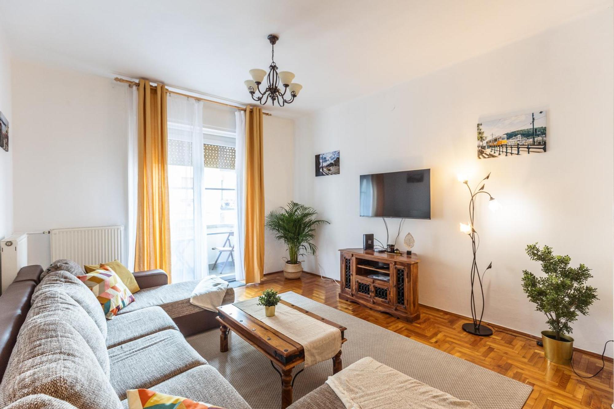 Bright & Spacious Riverside Apartment With Balcony Budapest Luaran gambar