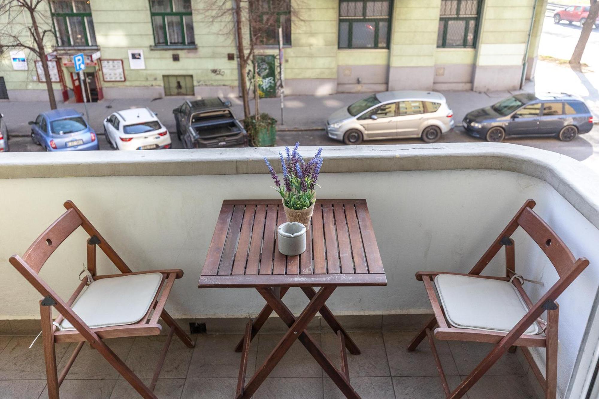 Bright & Spacious Riverside Apartment With Balcony Budapest Luaran gambar