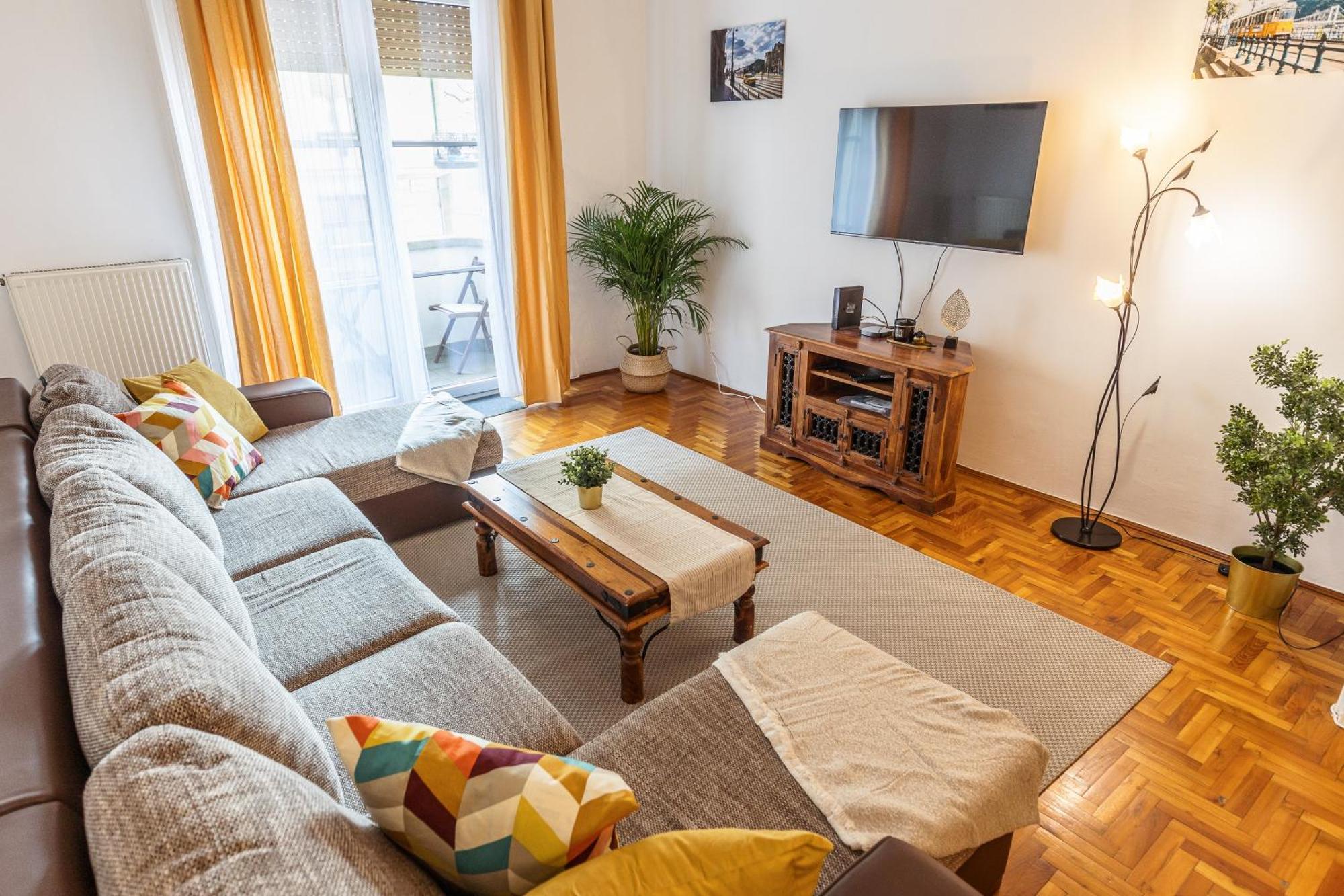 Bright & Spacious Riverside Apartment With Balcony Budapest Luaran gambar